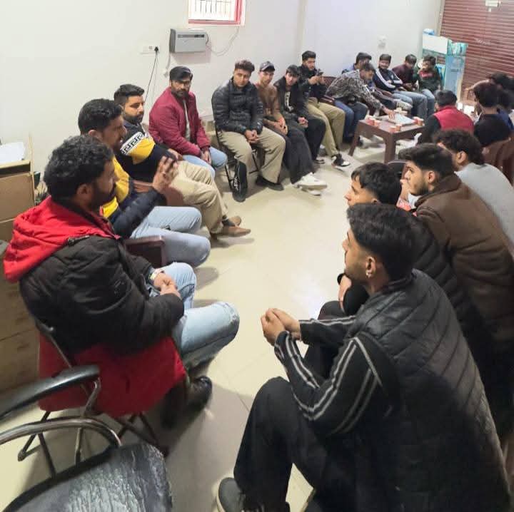 partapsinghIND's tweet image. संघर्ष...
@advannadurrani @AbhijeetSamotra @AnjuBhagatt @Deepak_Basohli @ManhasSatveer @JammuHawa @SudanMahesh @KhanRaqeeqJKAP