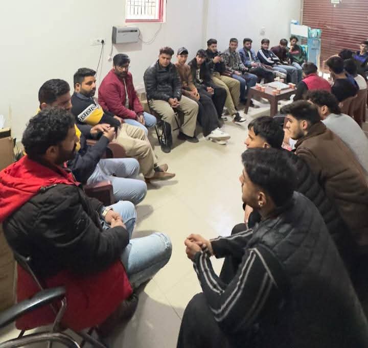 partapsinghIND's tweet image. संघर्ष...
@advannadurrani @AbhijeetSamotra @AnjuBhagatt @Deepak_Basohli @ManhasSatveer @JammuHawa @SudanMahesh @KhanRaqeeqJKAP