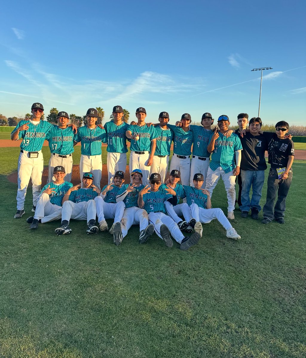 PAGMETER's tweet photo. Baseball final
Mendota 4 Minarets 0
WP Brandon Lopez fired the first perfect game in Mendota school history ⚾️
21 up 21 down with 11 K’s
to open the Washington union tournament
@MendotaBasebal1 https://t.co/ZomMVEDjB9