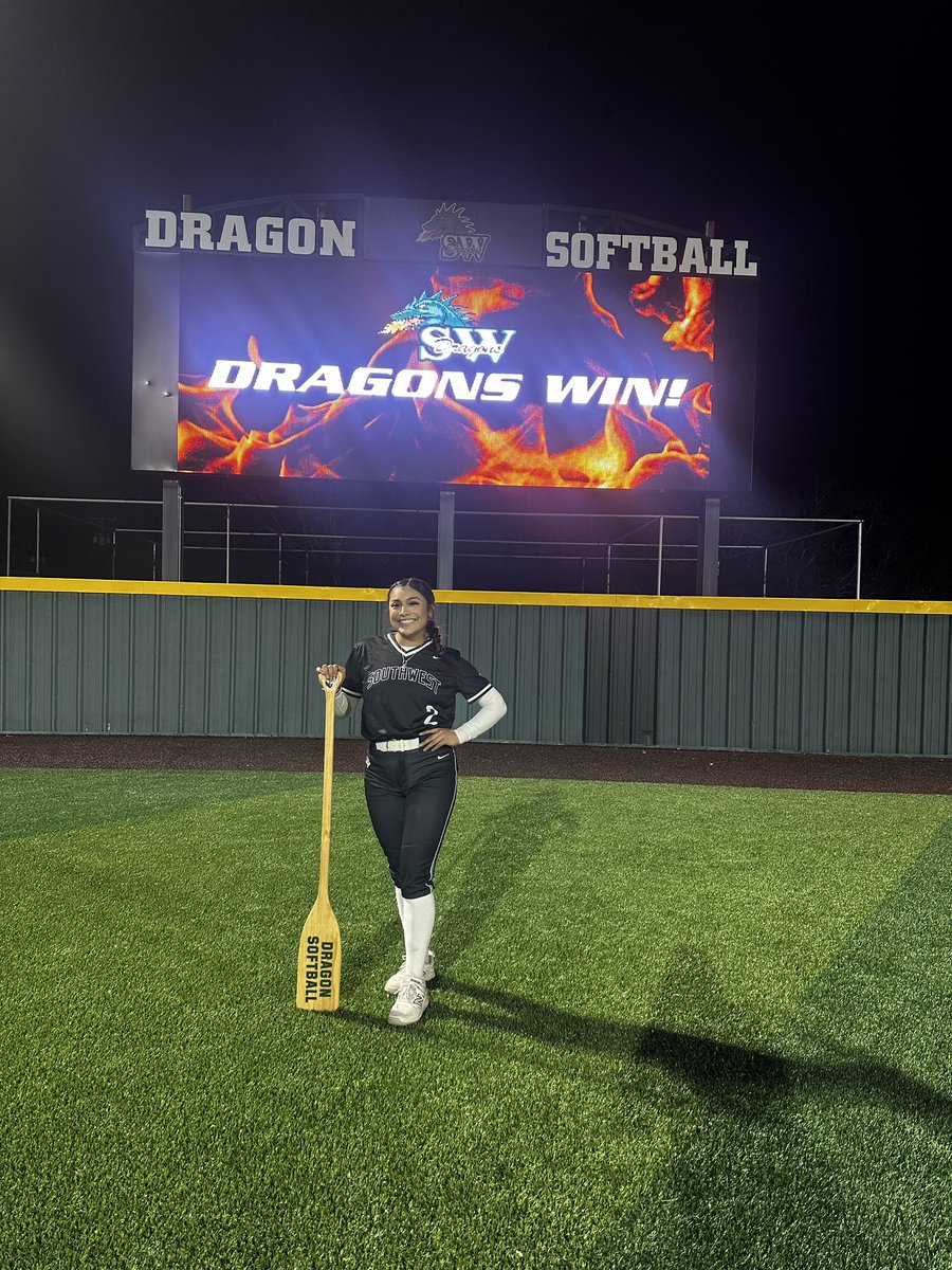 Senior, Isabela Gutierrez earned the 𝙍𝙏𝘽 𝙋𝙡𝙖𝙮𝙚𝙧 𝙤𝙛 𝙩𝙝𝙚 𝙂𝙖𝙢𝙚 in tonight’s win versus MacArthur. She came up big for the Dragons and walked it off in the 7th. Overall, she went 3 for 4 at the plate tonight with 4 RBI’s 🔥 

#WeAreSW | #RTB