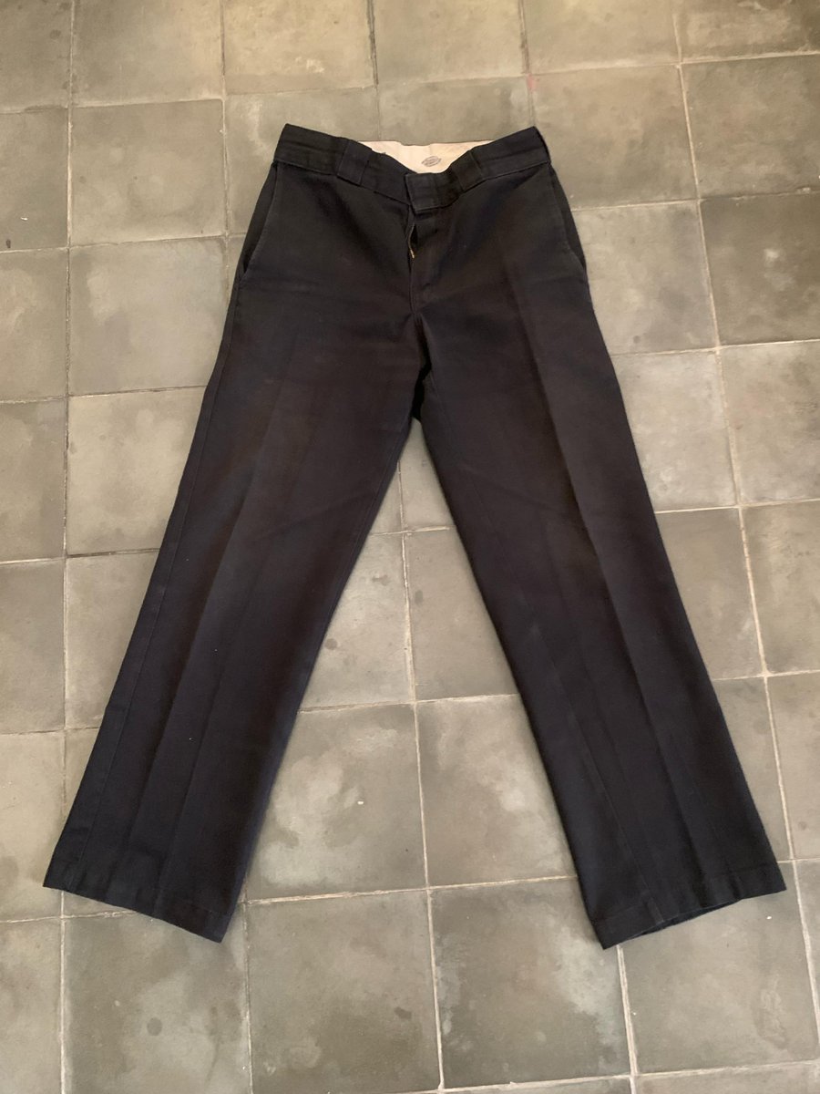 3002bu's tweet photo. Dickies 874 original fit 29x30. 850k

yang ini masih bagussss. warnanya juga masih oke. ini aku punya 2 pasang, tapi yang satu udah agak ✨usang✨ aku post di bawah ia <3 https://t.co/25LfTbbaBg