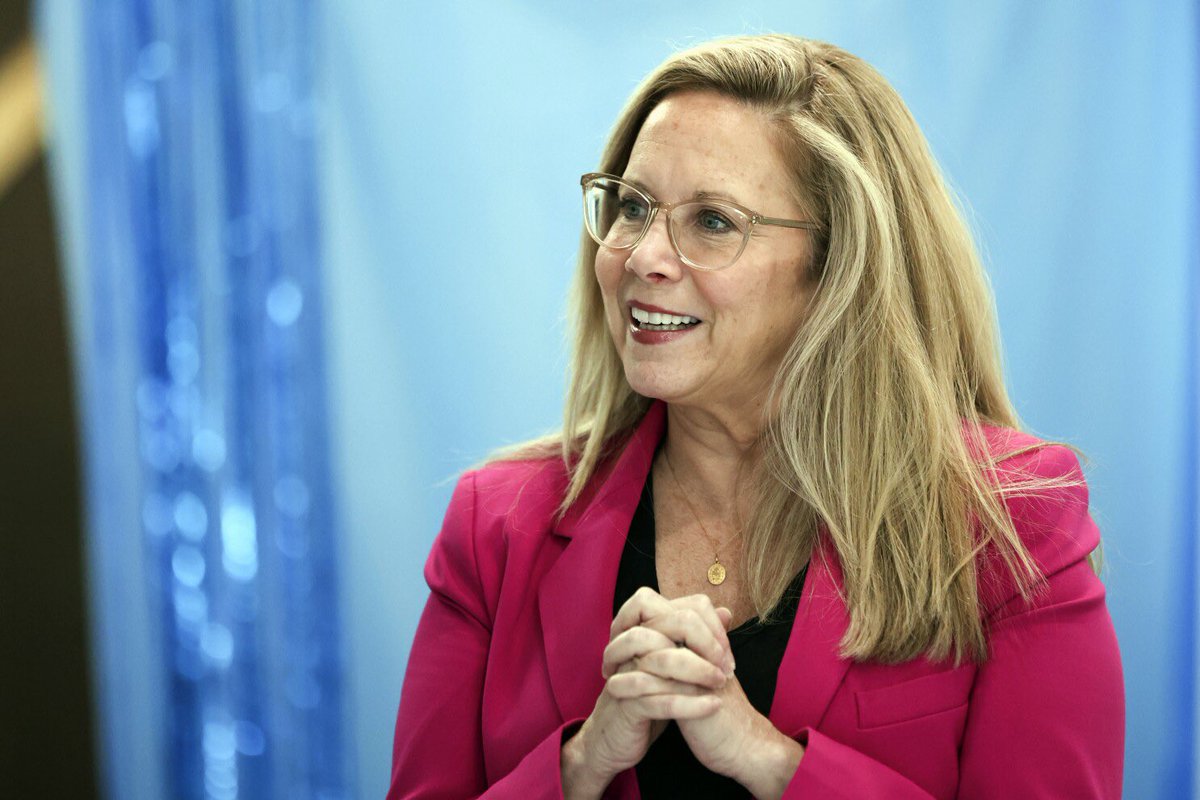 I want to give a shoutout to Democrat Rep. Laura Gillen.

She was the SOLE DEMOCRAT who stood up and clapped as 13-year-old cancer patient DJ Daniel was being honored by President Trump and Director Curran.

Thank you, <a href="/RepLauraGillen/">Congresswoman Laura Gillen</a>

To the rest of the Democrat Party: Shame on