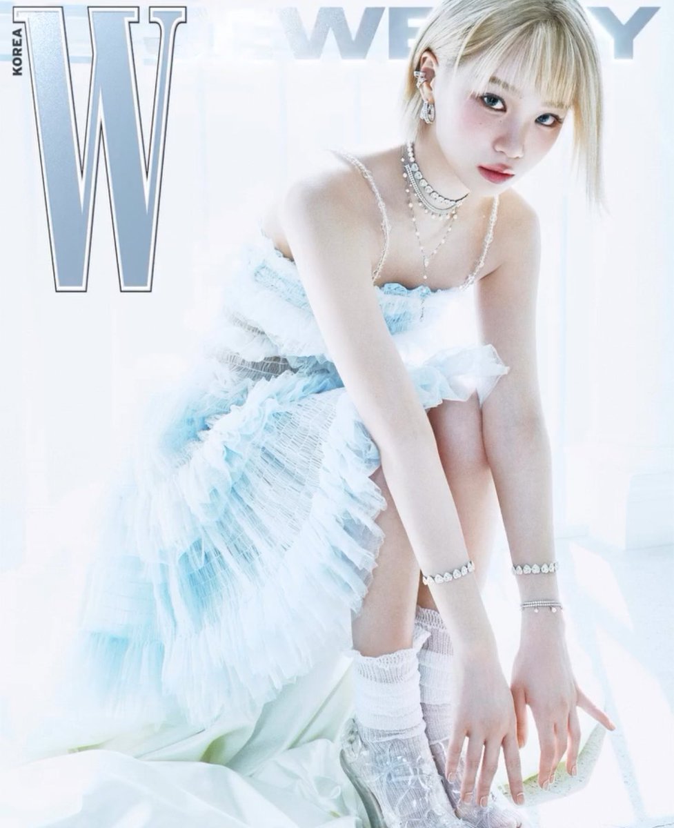 sserapics's tweet photo. CHAEWON for W KOREA x Swarovski https://t.co/JHhdv0FACC
