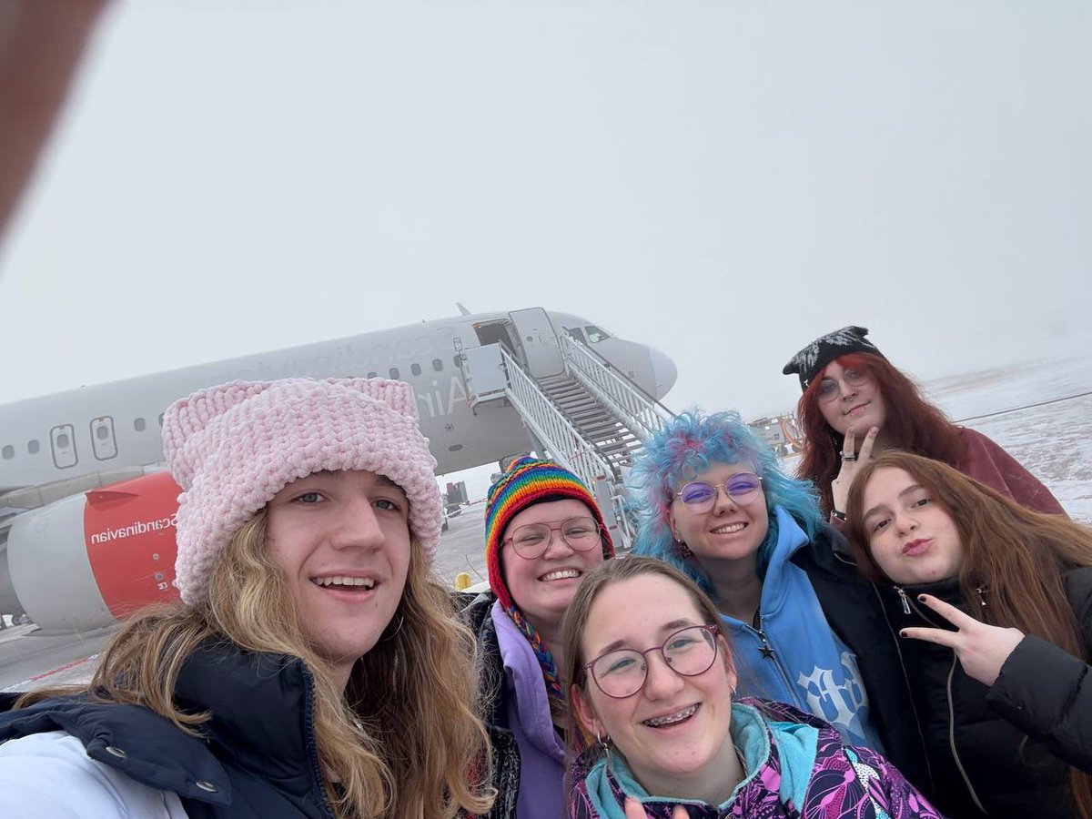 mistclick's tweet photo. jau pusotrs mēnesis pagājis, tomēr iedomājos ielikt te tikai tagad… neticu, ka tas patiešām notika… 😭❤️ https://t.co/v4nmXODJjh