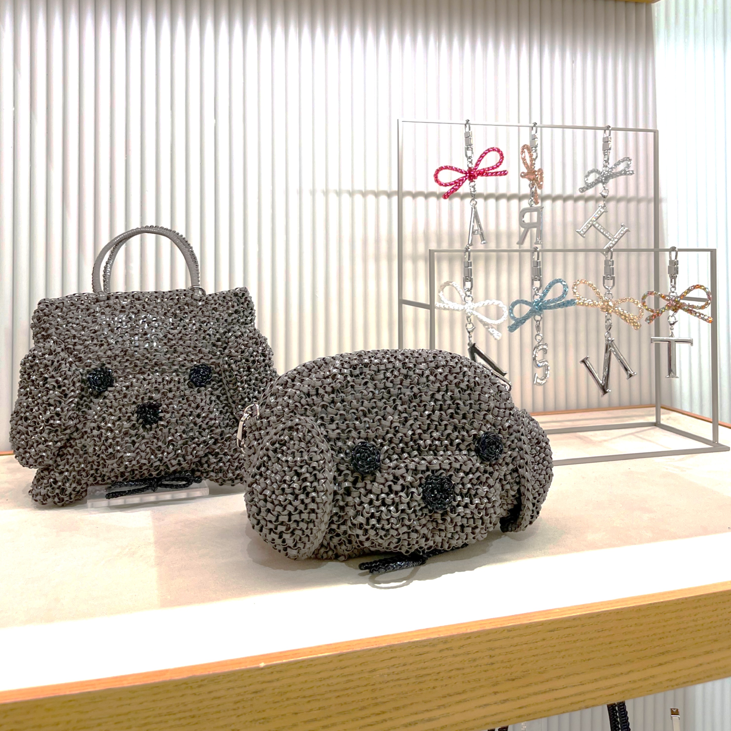 アンテプリマ ワイヤーバック リボンモチーフ ゴールド 丸まっ アンテプリマ ワイヤーバック リボンモチーフ ゴールド 丸まっ