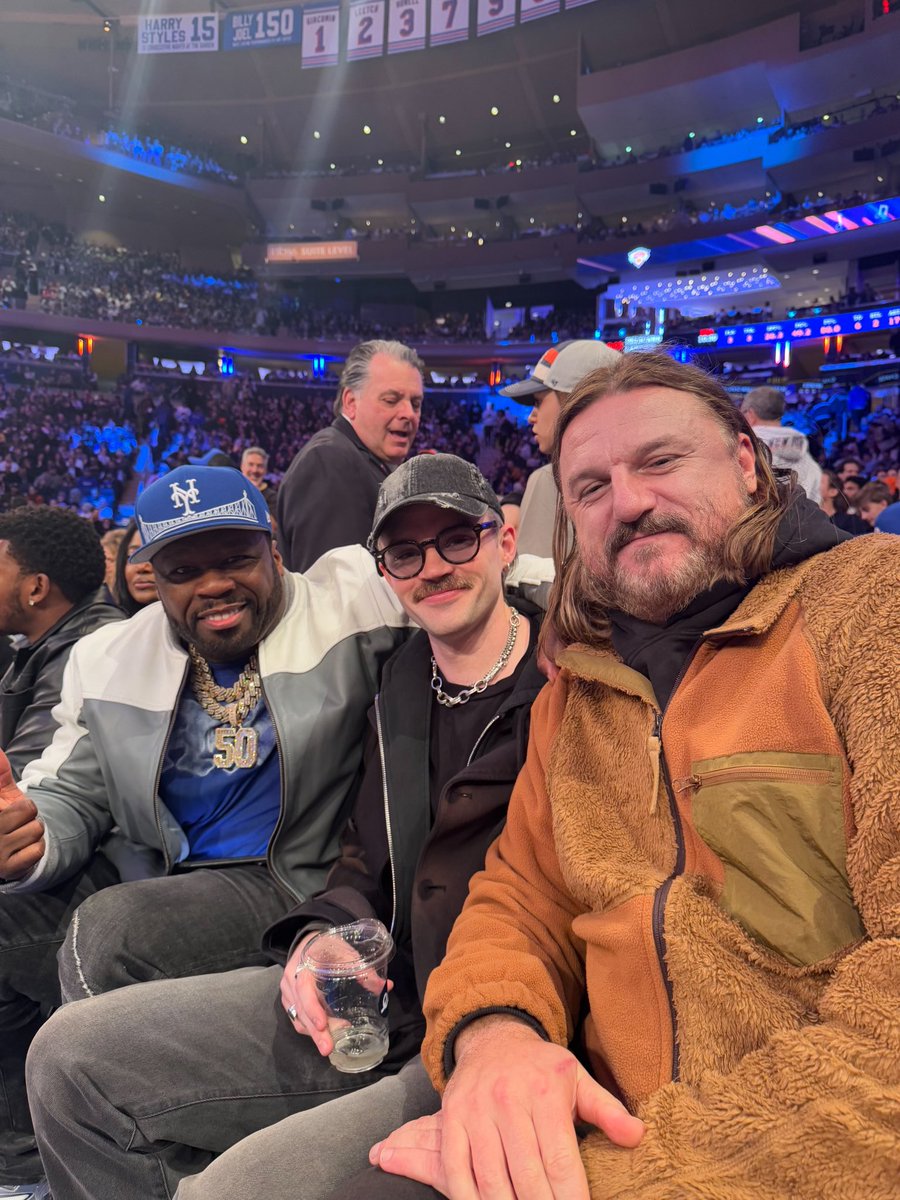 dolla fifty 
<a href="/50cent/">50cent</a> <a href="/SolomunMusic/">Solomun</a>