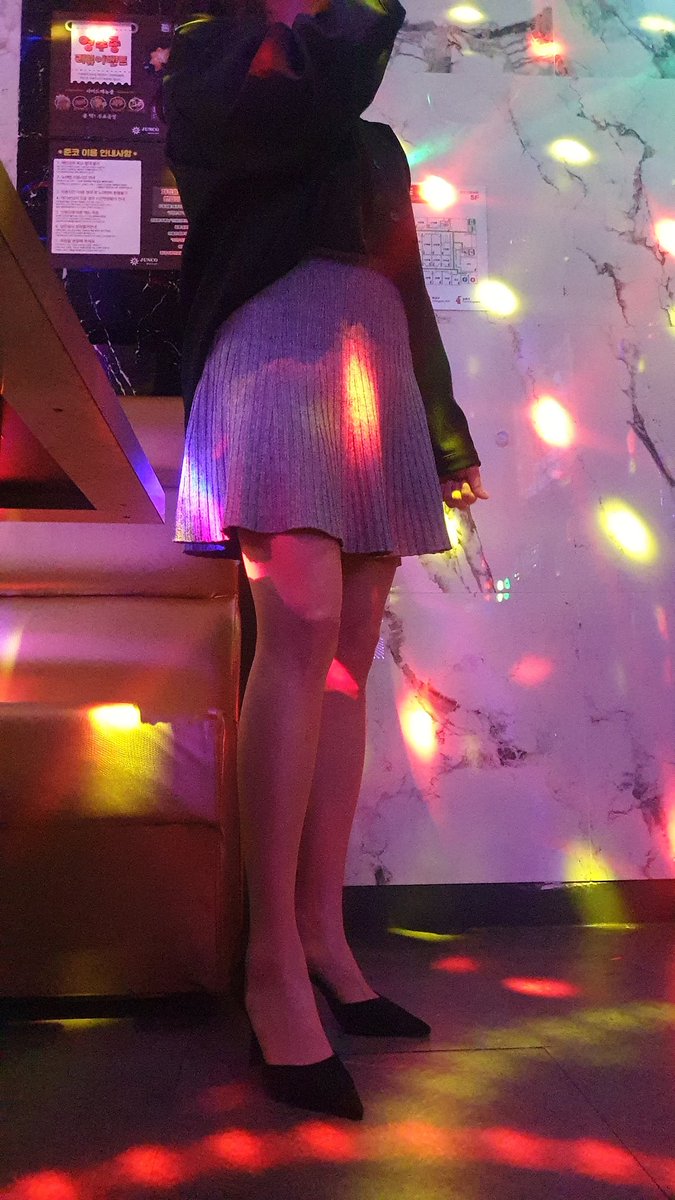 지난주 오랜만에 노래타운에서
놀고왔어요ㅎㅎ

스타킹과 힐이 있어서
더 재밌었던 밤이었어요!☺️

#스타킹 #유부녀 #팬티스타킹
#커피스타킹