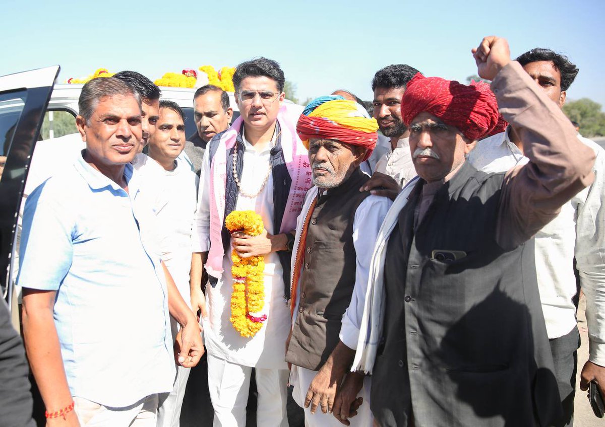 SachinPilot's tweet photo. टोंक जाते समय कार्यकर्ताओं से मिला। https://t.co/d4sXQRvbux