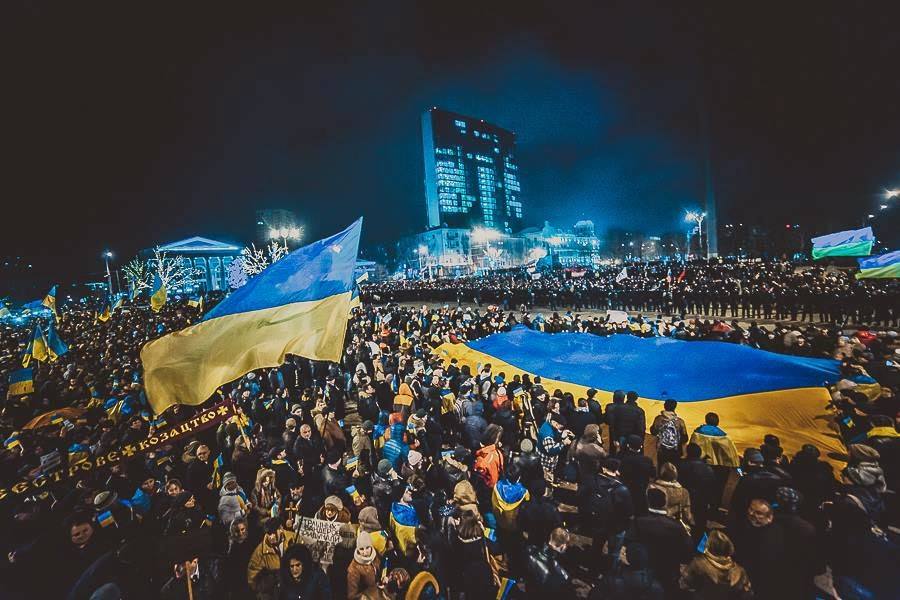 falledlenin's tweet image. Донецьк 11 років тому. 5 березня 2014 року. Мітинг за єдину Україну зібрав близько 7-10 тисяч учасників.