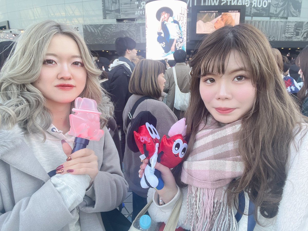 SCAs264's tweet photo. 今更更新…
2/19 席はちょっと遠かったものの、気球来た時にちょうど真正面で見ることができて嬉しかった🫰🏻
チケ代値上げもあったけれど…
今回の演出は過去一、本当に凄すぎてまるでテーマパークにいるような感じで終始楽しませてくれて、これはNissyにしかできないし最高のエンターテイナーです🥺💓 https://t.co/x6DacoPwqt