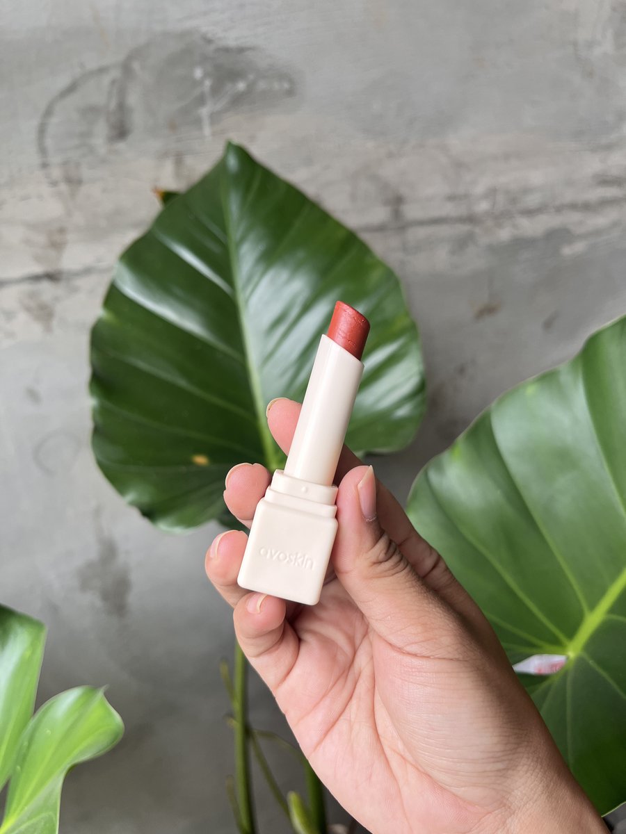 RUBIcommunity's tweet image. Yang bisa bikin bibir lembab pas lagi kering-keringnya, apalagi pas puasa kaya gini.. 😍

✨Avoskin YSB Hybrid Elixir Super Slick Tinted Melting Balm✨

Karena nggak cuma tenggorokan yang kering, tapi bibir juga 🫵