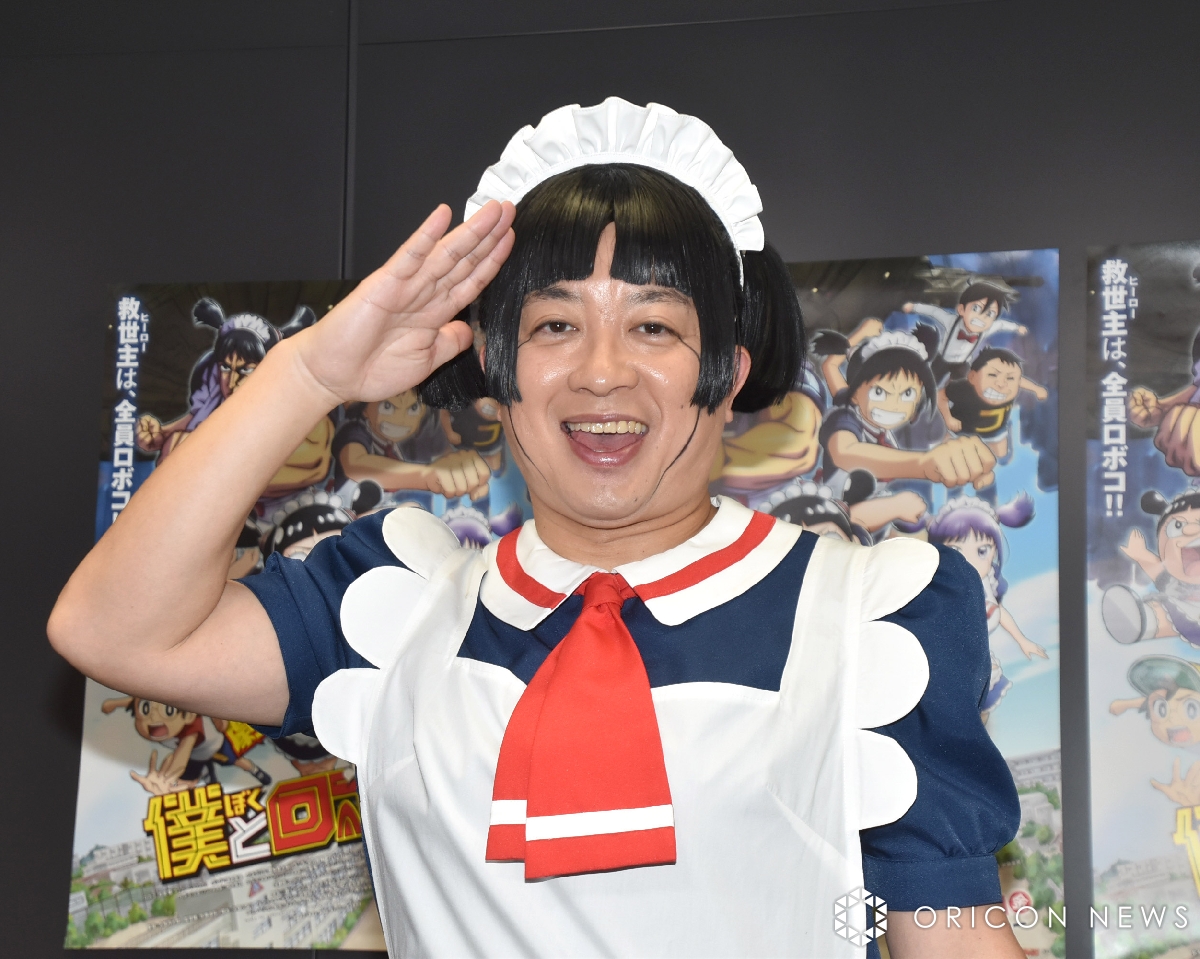 oricon_anime_'s tweet photo. ロボコ声優・チョコプラ松尾、
違和感ゼロのコスプレ姿で登場
https://t.co/1fWHqePFLN

"ナッパのような膝"も「自分で書けるように」

街中で子どもに「ロボコ見てます」と言われたら
「ありがとう！ご主人様」と返し「めっちゃ喜ばれる。こんないいことないなと」

#僕とロボコ @roboco_hizanapa https://t.co/RcpijqjJBc