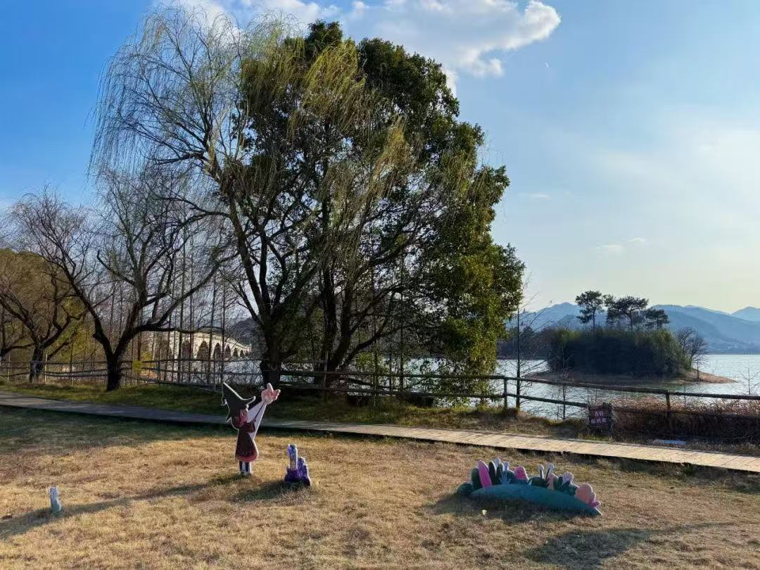 i_yuyao's tweet image. 🌈🌿 The Awakening of Insects heralds the return of vibrant colors and the buzz of life! 🐝🌸 As the frost thaws and the ground softens, let's celebrate the rebirth of nature and the beauty of China's ancient solar terms. 🌱🌈 #CelebrateNature #ChineseSolarTerms #SpringRevival