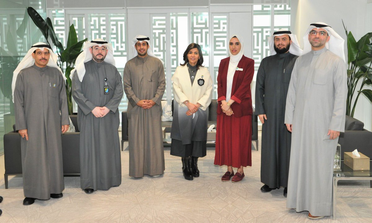 التقى وفد جمعية أعضاء هيئة التدريس يوم الثلاثاء ٤-٣ بالفاضلة أ.د. دينا الميلم مديرة الجامعة، وتم نقاش عدد من قضايا الجامعة وأعضاء هيئة التدريس، كما قدمت الجمعية مقترحات لتطوير العملية الأكاديمية.

كل الشكر للسيدة المديرة، وكل الدعم لجهودها في تطوير الجامعة، ويدنا ممدودة للتعاون.