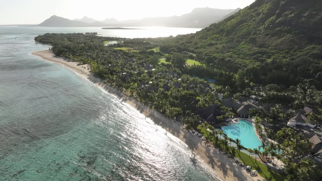 beachtag's tweet photo. Time
stands
still.
Promise me, you'll hold my heart.
Right here, Dinarobin Beachcomber Golf Resort & Spa ⭐⭐⭐⭐⭐
Arguably the most iconic west coast site on the island. Guests are guaranteed
luxurious tranquility from start to finish. https://t.co/EipB4Hg78R