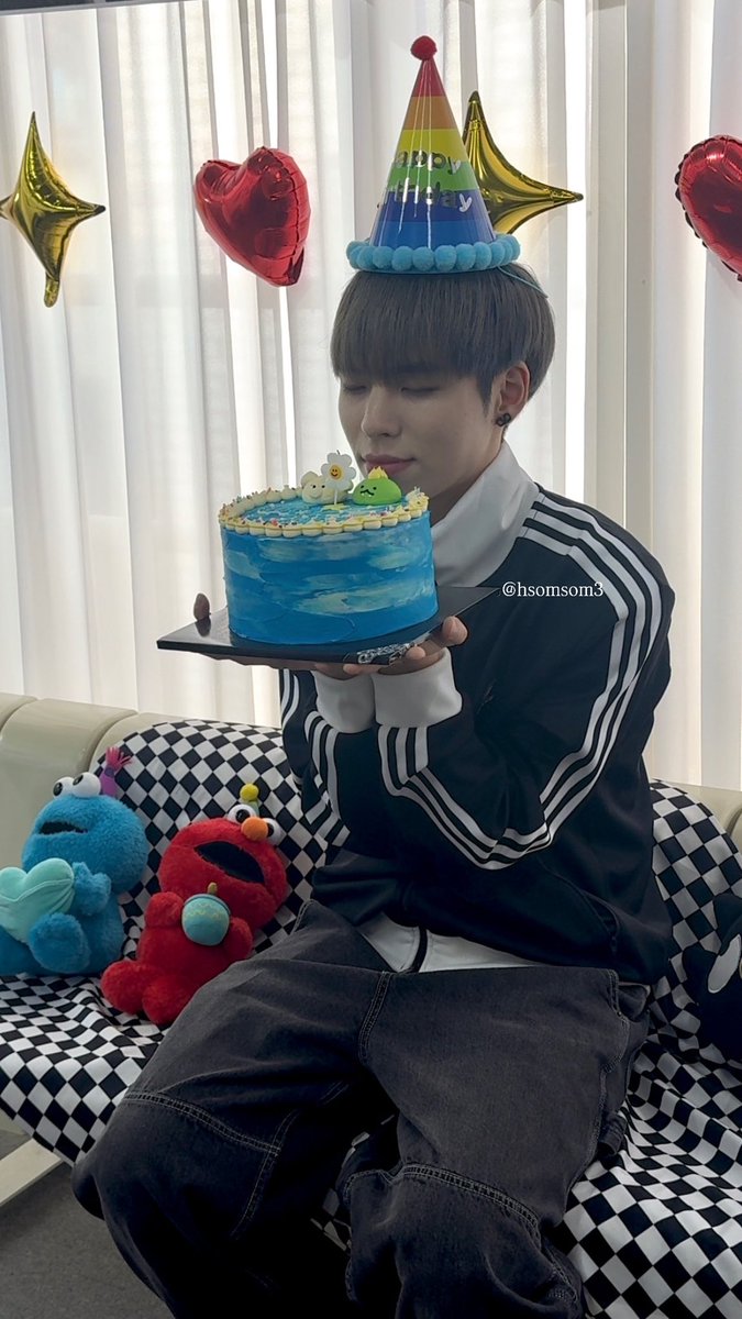 250305 생일카페

너무 예뻐서 공계 부활...🔥 병곤이 생일축하해💙

#Cix #Bx #이병곤 #병곤