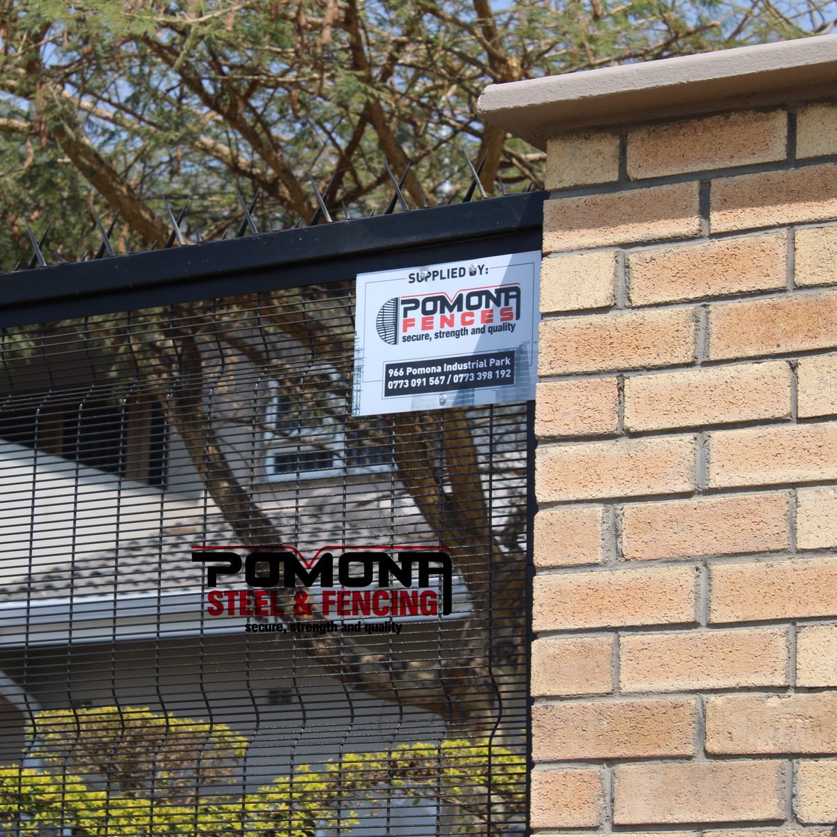pomonasteel's tweet image. This home just got a serious upgrade with ClearView Fence Durawall Inserts where security meets sophistication. No more bulky barriers just sleek, durable protection that keeps your home safe while keeping its beauty intact.

🌐 pomonasteel.co.zw

#ClearViewFence