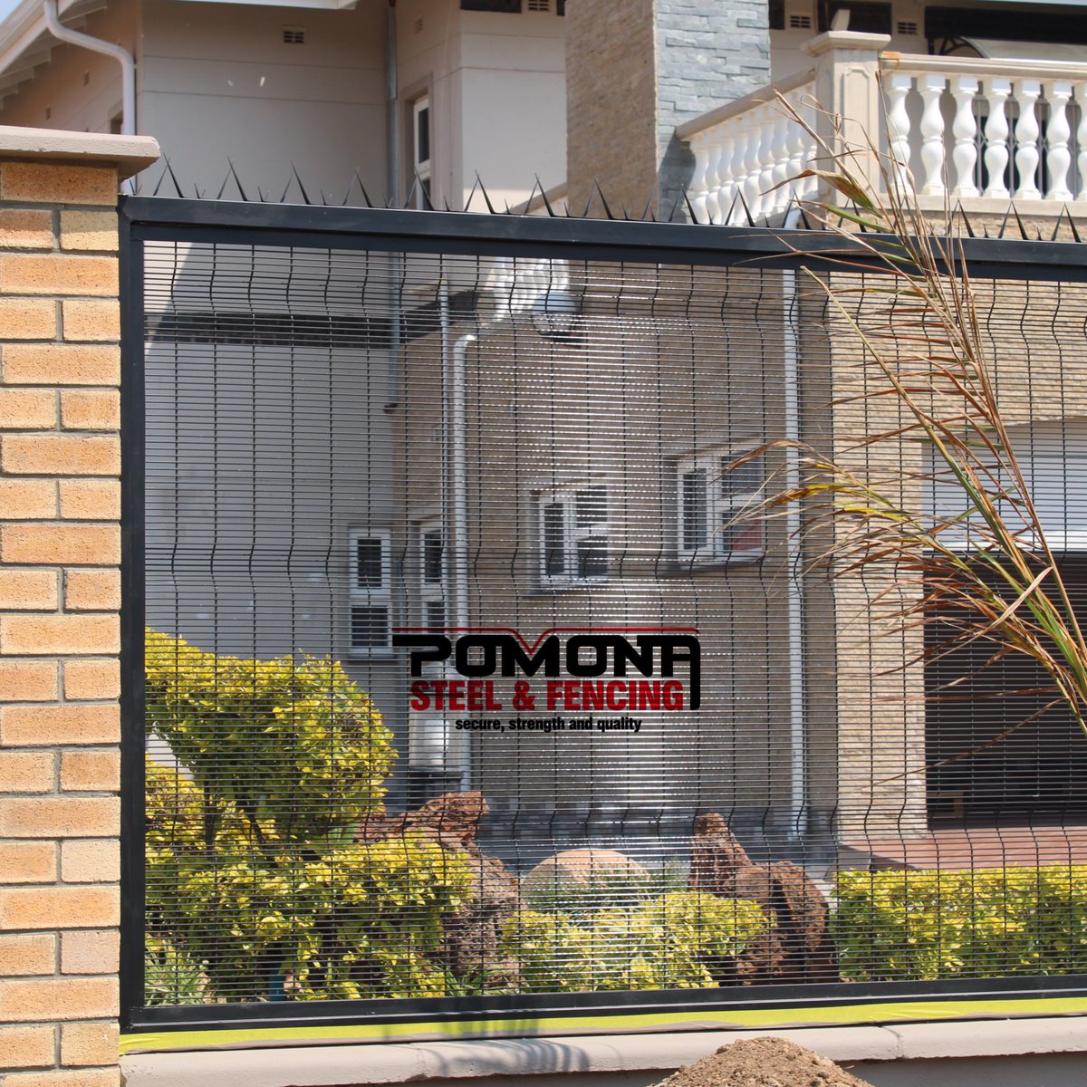 pomonasteel's tweet image. This home just got a serious upgrade with ClearView Fence Durawall Inserts where security meets sophistication. No more bulky barriers just sleek, durable protection that keeps your home safe while keeping its beauty intact.

🌐 pomonasteel.co.zw

#ClearViewFence