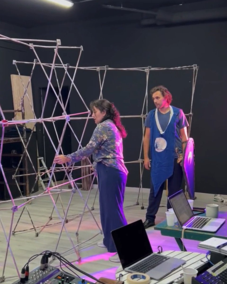 Transeduca's tweet image. 💜🎭 En Transeduca, las mujeres crean, dirigen, coordinan y dan vida al teatro. Hoy celebramos su talento, esfuerzo y pasión. ¡Gracias por hacerlo posible! ✨👏
#SemanaDeLaMujer #MujeresEnElTeatro #transeduca #teatroescolar #teatreeducatiu #teatreescolar #recursoseducativos #8M