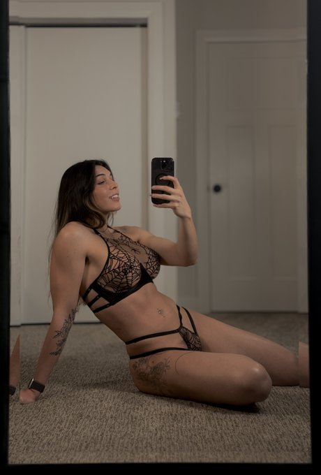 Watch Littlecib's leaked NSFW photo on TwXstars