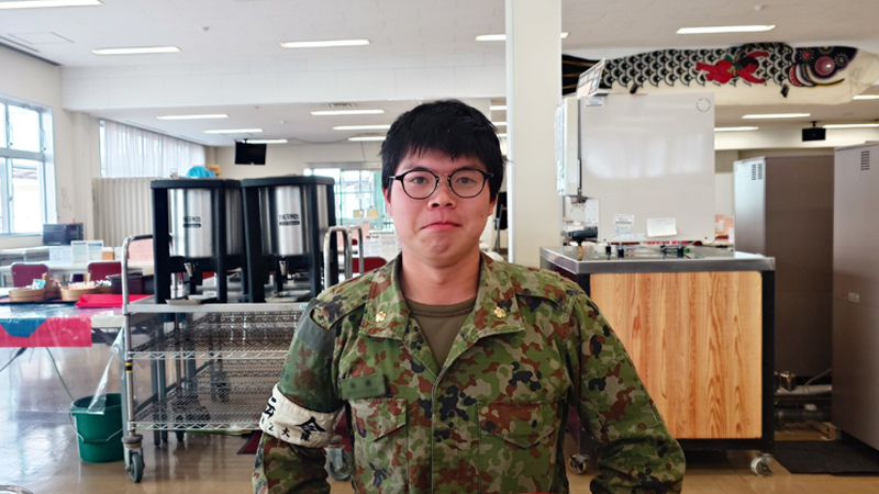 oita_pco's tweet image. 🪖日田所より🪖
入隊予定者と玖珠駐屯地部隊見学に行きました😊
特科と水陸機動団の隊員と懇談したり、日田所から入隊した１年目の隊員にも会って色んな話ができました！
日頃間近で見ることの出来ない自衛隊車両の説明を聞いて入隊後の夢が膨らんだそうです🚙
#玖珠駐屯地 #自衛隊 #MPMS #AAV #10TK