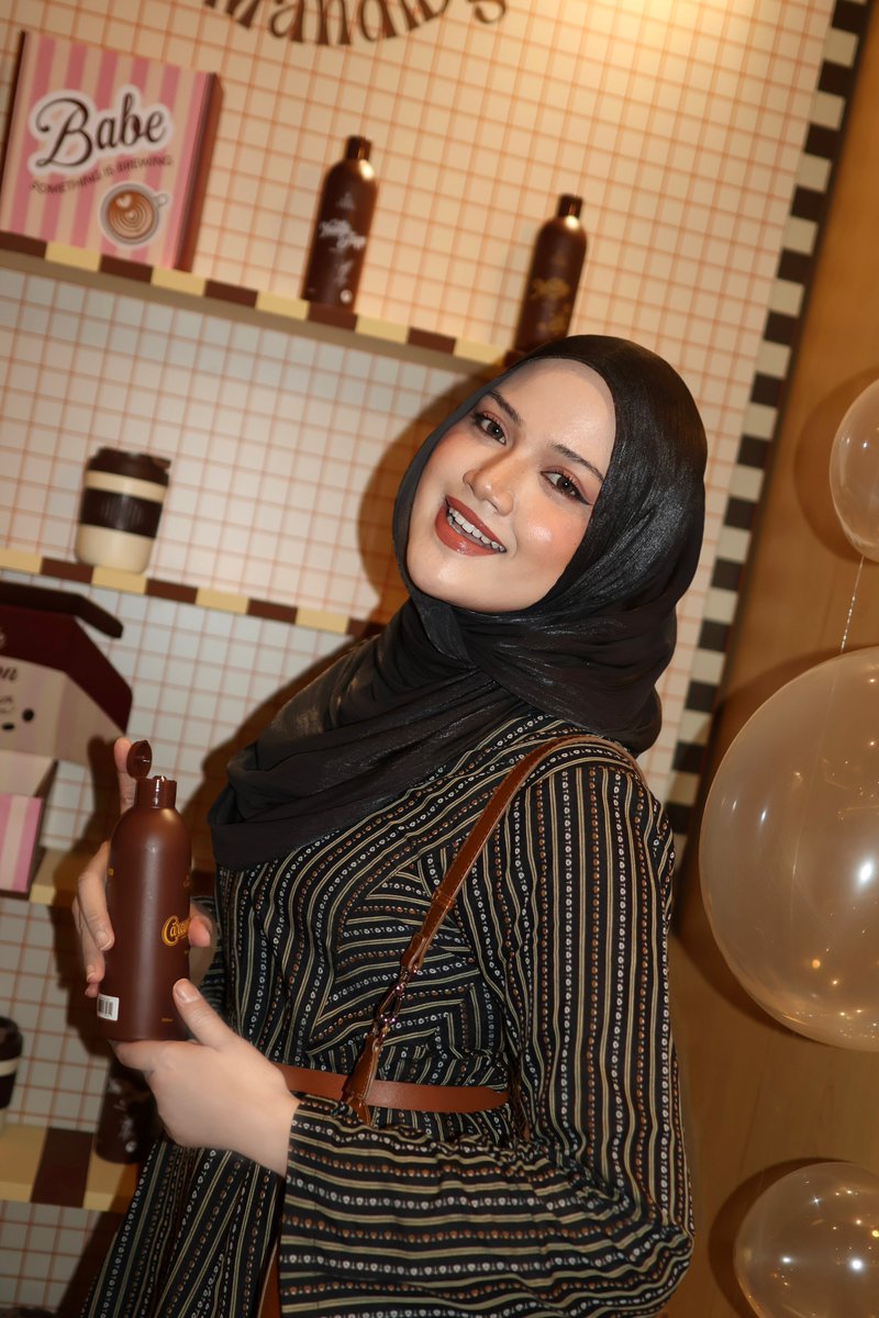 PENGUMUMAN: Demi keselamatan pengguna jalan raya, saya dah buat! I suka sangat sebab nampak natural and not overly done. Kini saya lebih yakin untuk senyum nampak gigi <3

P/S: The third and fourth pictures were taken 5-6 weeks after the session. Masih nampak results 😍