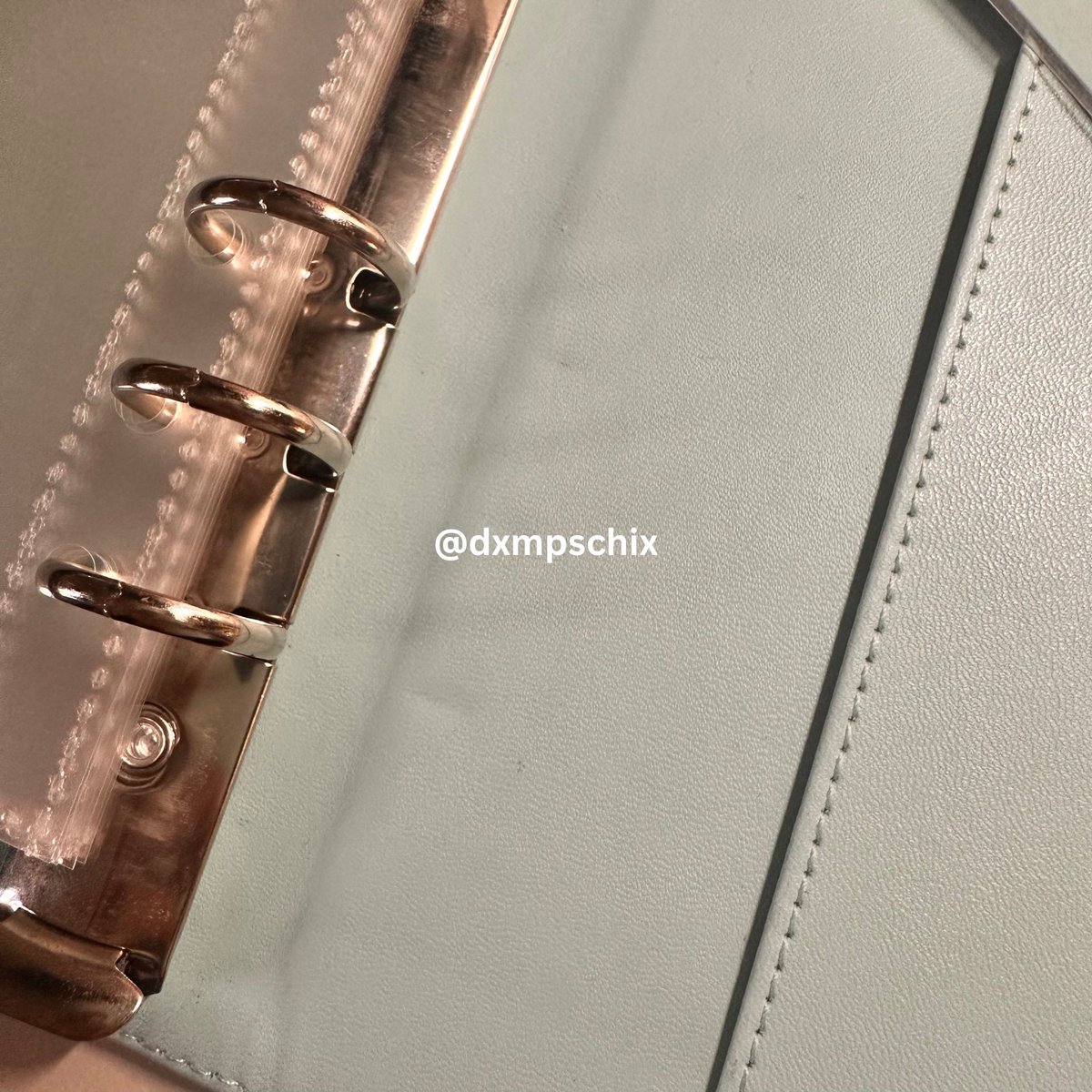 wts lfb ph 

A4 PHOTOCARD BINDER WITH SLEEVES ᝰ.ᐟ

[ selling as a SET only ]

ᰔ price — ₱ 300 (280 if payo)

ᰔ mod— direct ggx, lalamove (around bulacan only)

ᰔ condition— almost mint clean (bumabakat ring binder sa binder, shown in 3rd photo)

🏷️ pc light blue binder