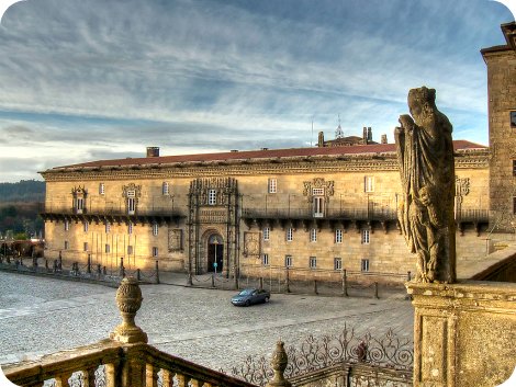 ConocerDel's tweet image. PARADOR-MUSEO DE SANTIAGO DE COMPOSTELA

En la famosa Plaza del Obradoiro, declarada Patrimonio de la Humanidad en 1985, se encuentra el antiguo Hospital Real, convertido en un lujoso complejo hotelero incluido en la red nacional de Paradores.
conocerlugaresdelmundo.blogspot.com/2016/06/el-par…