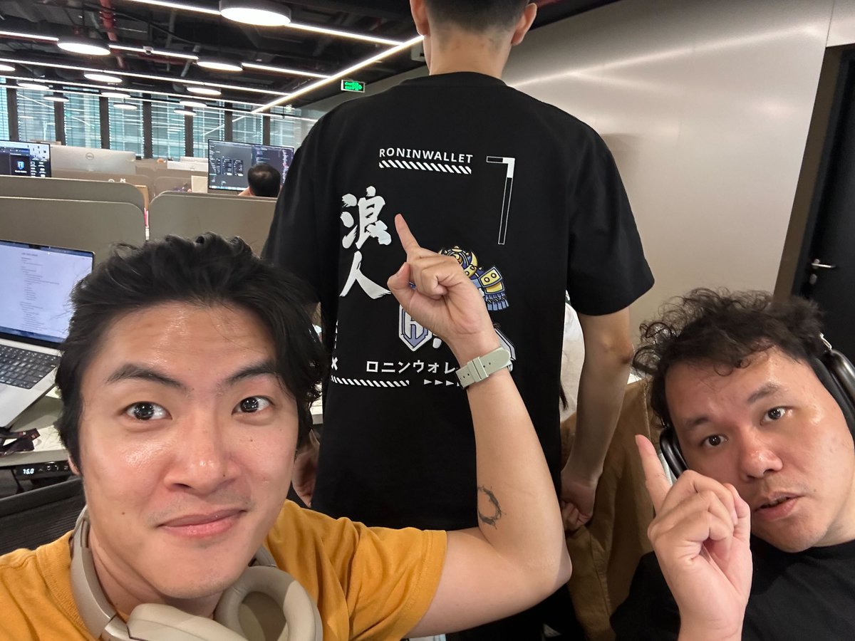 The <a href="/SkyMavisHQ/">Sky Mavis</a> community-building approach just got some new backups, and leekers!

Introducing: The Ronin Wallet Team! 👝

Follow these guys for leeks, and most importantly, tag them if you have questions, feedback, or suggestions 👇

🔹 <a href="/jfearnone92/">Joey</a>
🔹 @peterle_ron

Both are