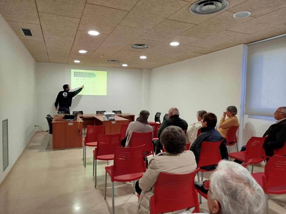 La setmana pasada vem visitar els pobles de Girona per parlar sobre el model energètic i la factura de la llum amb <a href="/energiacat/">Energia</a> i <a href="/JubilusGrup/">Jubilus</a>