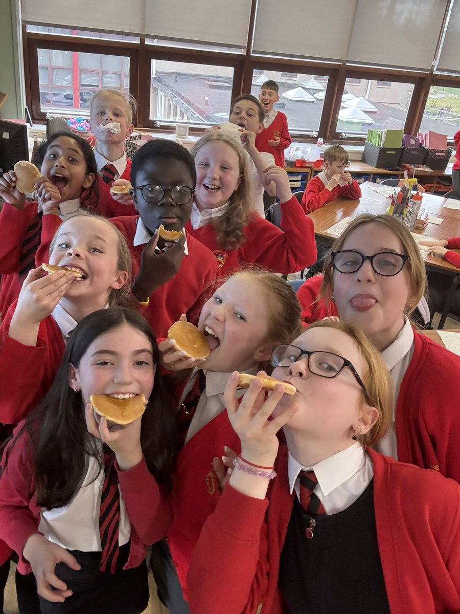 Room 16 enjoying their pancakes and maple syrup ☺️🥞 We are ready to fulfil our Lenten promises 🙏🏻
