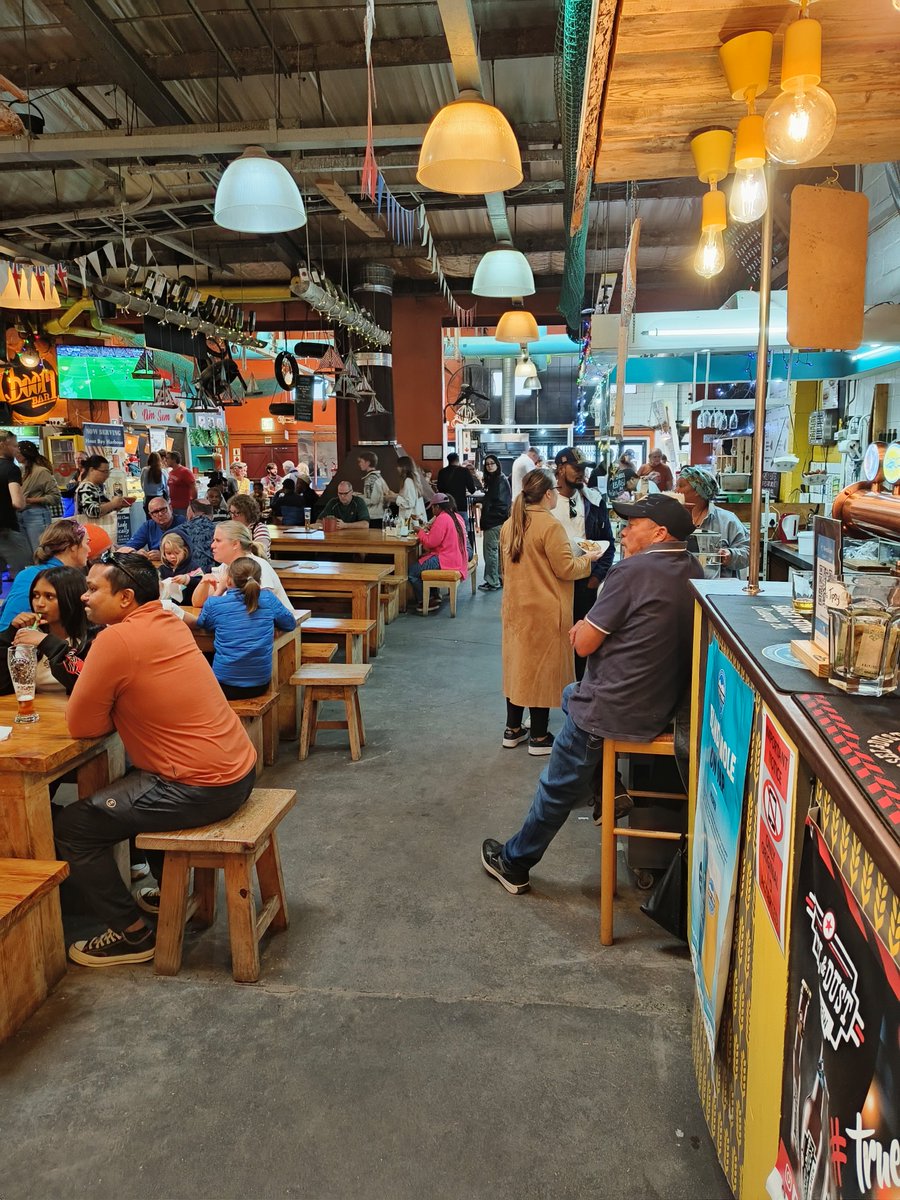 Looking for a serene spot to relax and enjoy the evening? While Bay Harbour Market is known for its vibrant atmosphere, visiting this evening can offer a unique blend of calm and peace. 

#WednesdayEvenings #SereneSpot #BayHarbourMarket