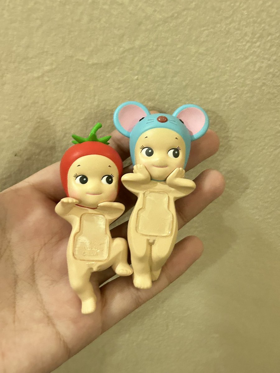 wts sonny angle hippers (used tapi lemnya masih lumayan nempel) 
mouse : 110k before voc
tomato : 131k before voc
kalau ada yang mau trade sama smiski/mofusand hippers juga boleh yaa