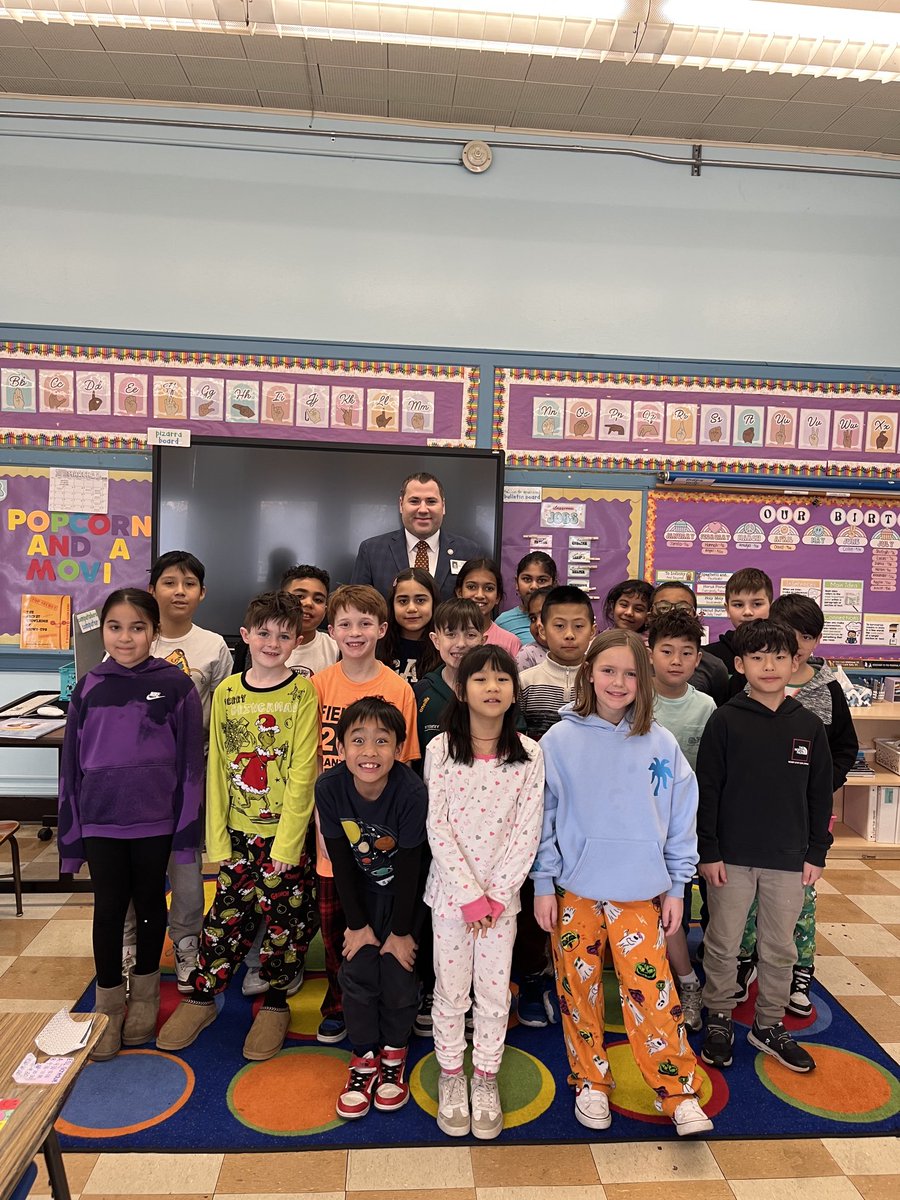 Thank you Tom Osadnik from the Bergen County Prosecutor’s Office for reading to Ms. Lodato’s third grade class during Read Across America Week!