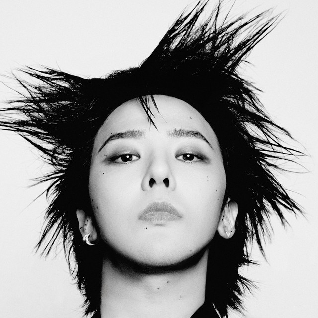 kchartsmaster's tweet photo. G-DRAGON simultaneously holds the top 2 songs on the MelOn Daily Chart with 'TOO BAD' and 'HOME SWEET HOME.' https://t.co/6XU5jN1ZKa