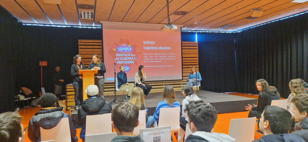Mancoplana's tweet image. 🚀 Estem presents a les Jornades #Càpsula, la gran cita de l’orientació acadèmica i professional #d’Osona.
 
✅ Estands amb l’oferta de formació com el PFI d’auxiliar d’activitats forestals ofert per la #Mancomunitat. ✅ Xerrades per resoldre dubtes sobre el futur acadèmic i