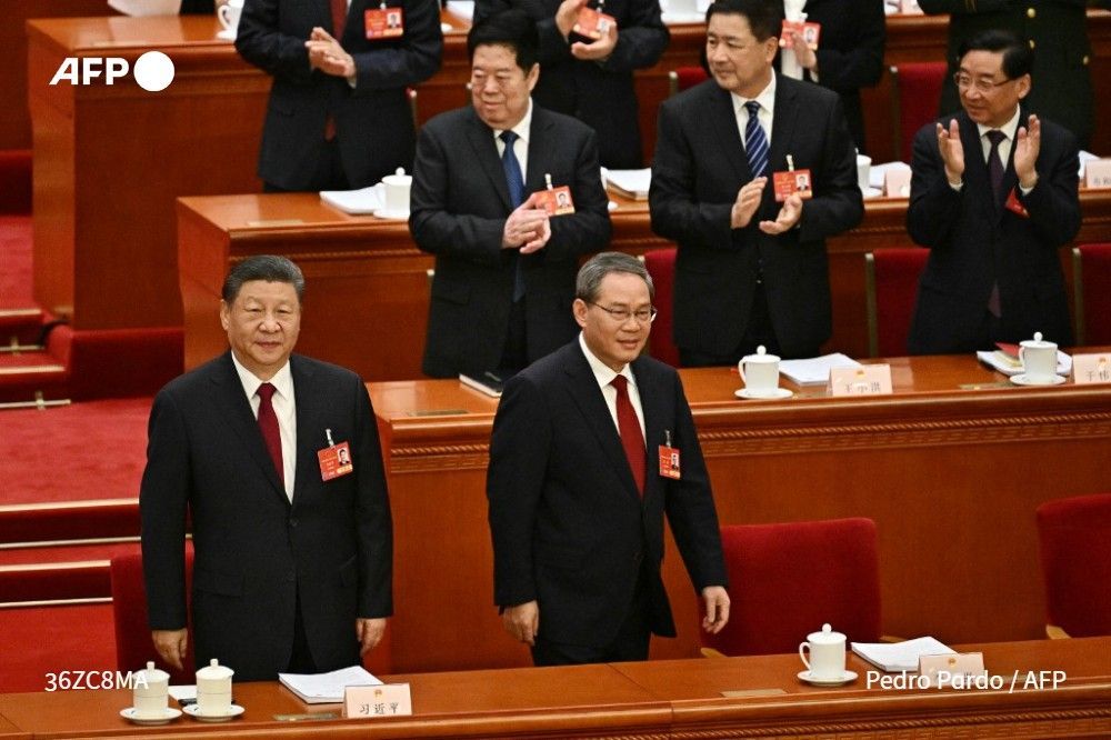 China set an ambitious annual growth target of around five percent on Wednesday, vowing to make domestic demand its main economic driver as an escalating trade war with the United States hit exports ➡️ u.afp.com/S37C