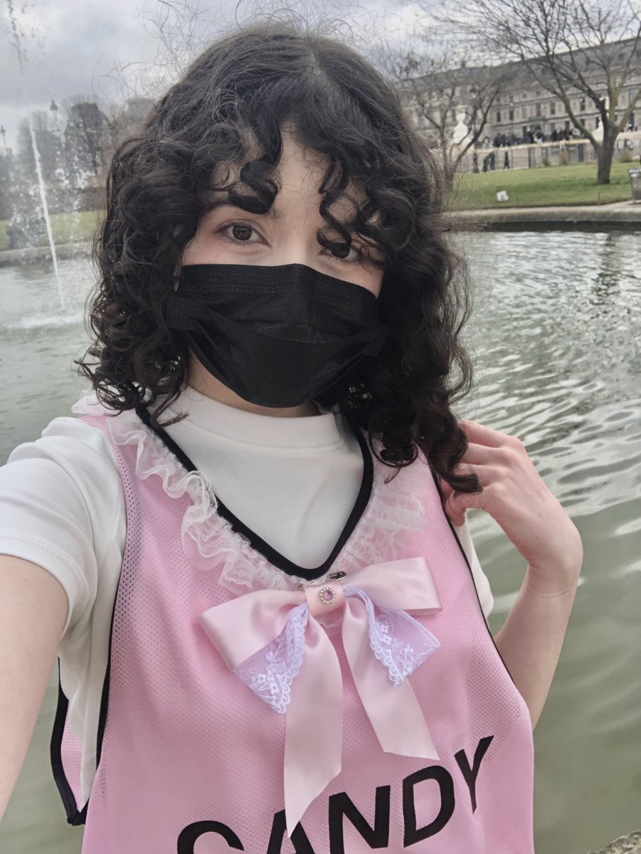 Coucou!!
Je peux enfin poster les selfies du photoshoot hehehe 🎀💕
Il faisait si froid 🥶