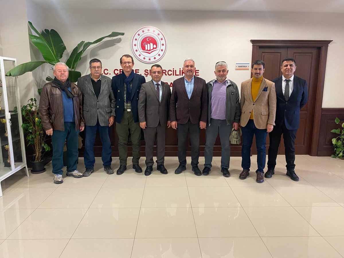 MMGIzmir's tweet photo. Mimar ve Mühendisler Grubu (MMG) İzmir Şube Yönetimi olarak İzmir Çevre, Şehircilik ve İklim Değişikliği İl Müdürümüz Aytaç YALÇINKAYA Bey’i makamında ziyaret ettik. Kendisine yeni görevinde başarılar diliyor, gösterdikleri samimi ev sahipliği için kendilerine teşekkür ediyoruz. https://t.co/x7z2dFehXx