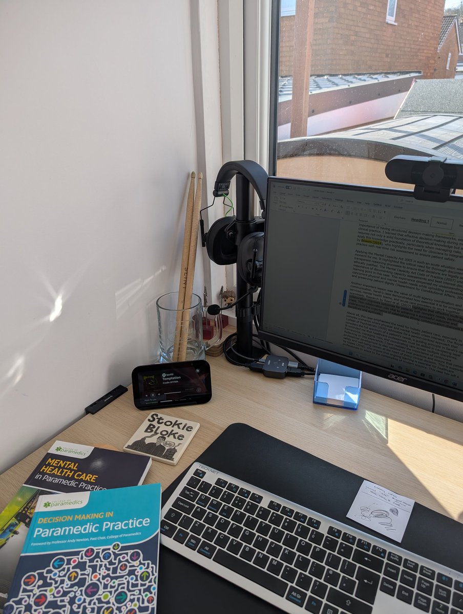 wmastonysutton's tweet image. Crafting my Clinical Decision essay with the perfect combo: a good library, and some great tunes. 📚🎶 #StudyVibes @classprofession #EssayLife