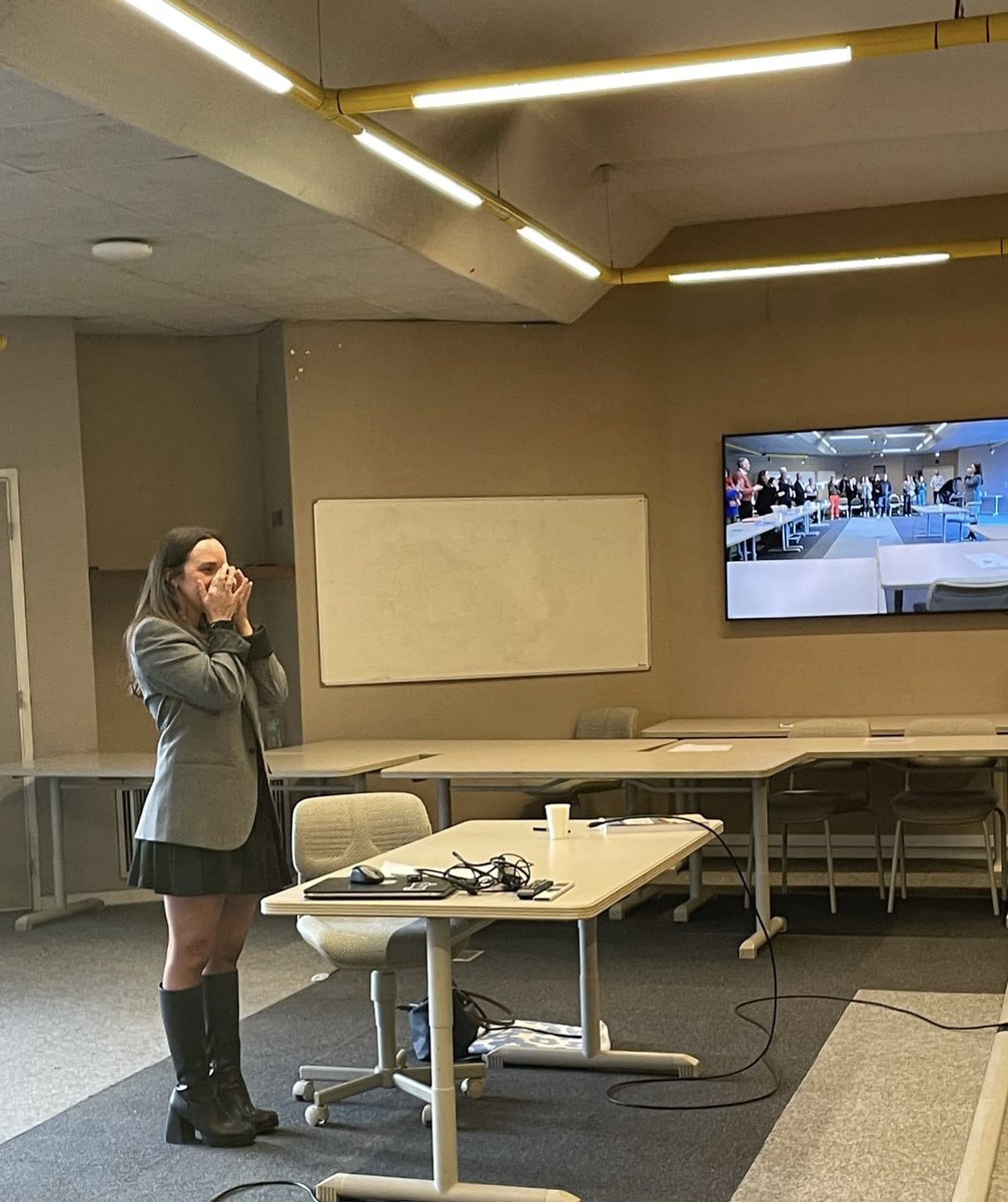 AnnabelleLaf's tweet image. 🎓 C’est officiel : je suis docteure en histoire ! 🎉

Après des années de recherche, d’archives, d’écriture, j’ai soutenu ma thèse sur les correspondances transatlantiques au XVIIIe siècle.

Merci à celles et ceux qui m’ont soutenue dans cette aventure. 📜⚓