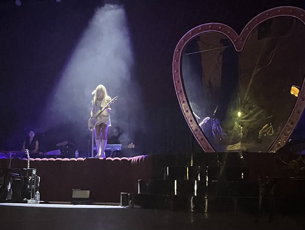 shannon’s being shannon 🤍 tweet media