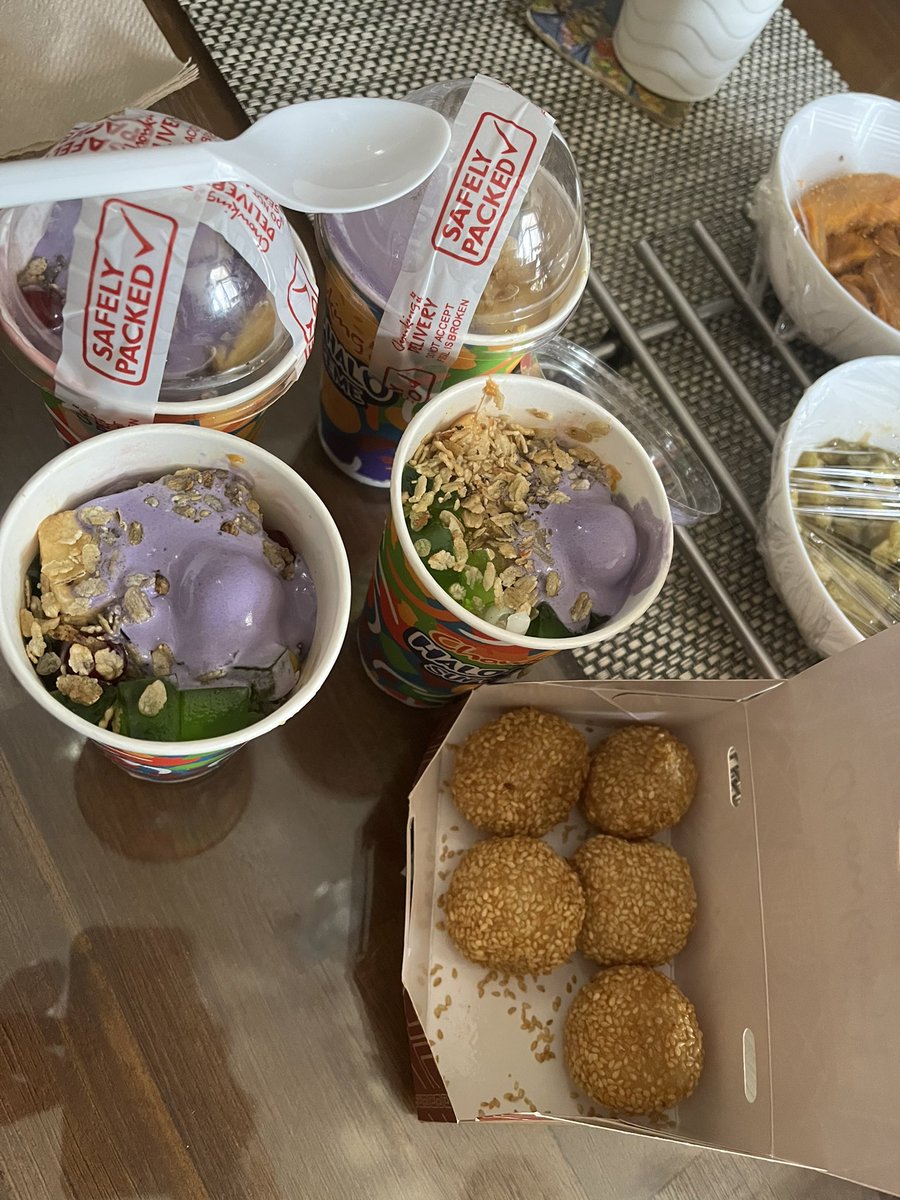 Janet_0808's tweet photo. @chowking_ph HaloHalo plus Buchi for the love of KimPau

#SarapKaSummerNgChowking https://t.co/e4h8bBA3ad