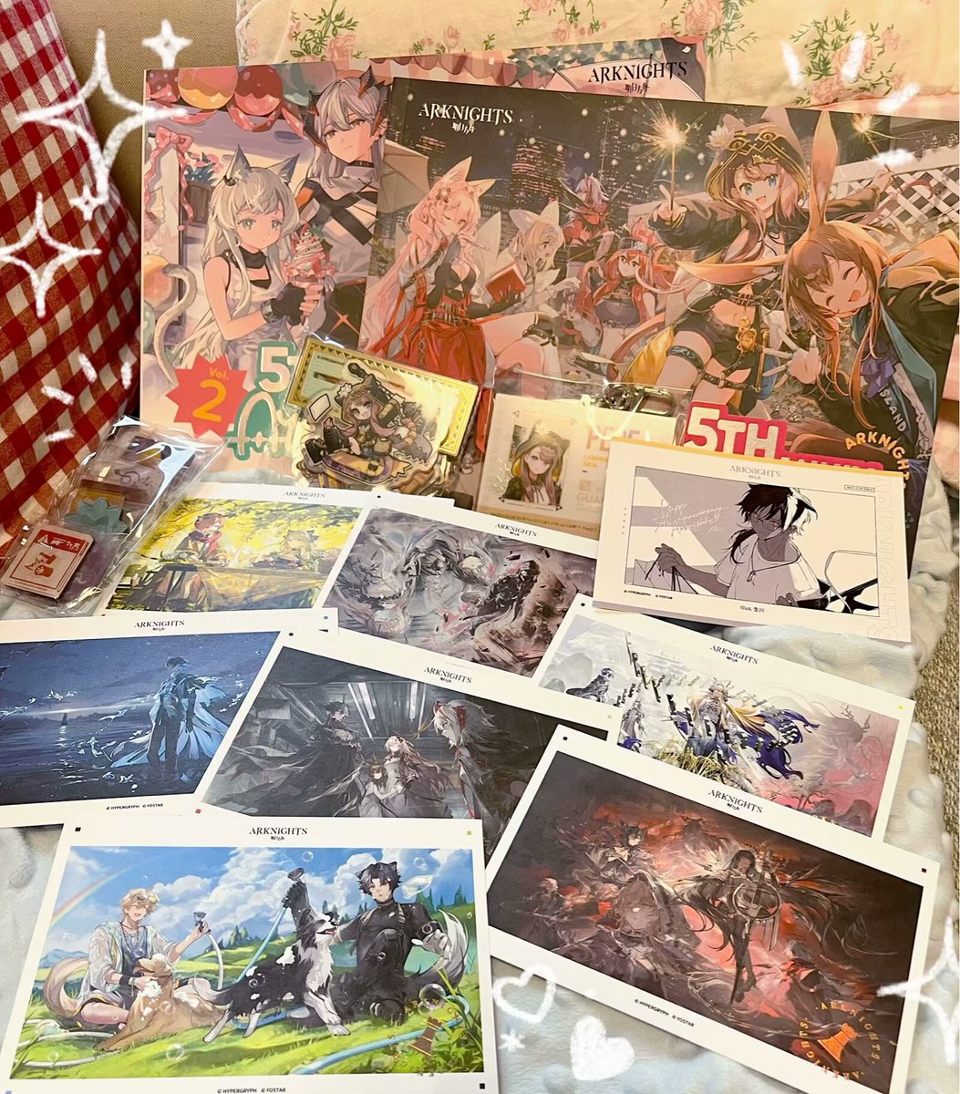 收到了明日方舟海外服五周年画册大礼包
太丰盛了~
#Arknights5thAnniv  #Arknights