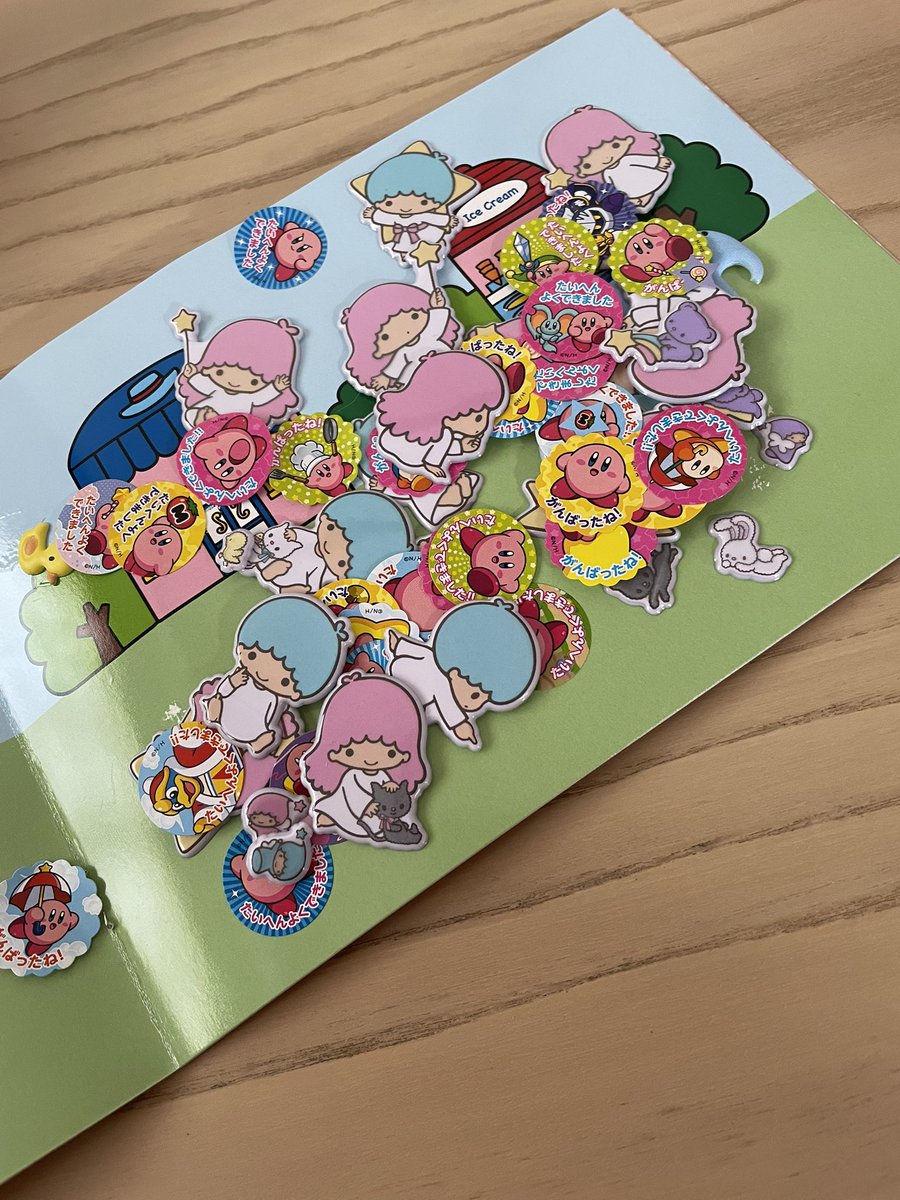 lapin_rapin's tweet photo. おかあさんといっしょ　の、今月のおうた
すごいアイドルソングだし、
みももだけじゃなくあづきおねえさんも歌ってるし、
今週お会いするママさんたち、誰もが戸惑っていらっしゃる😅

シールぺったんが上手になりました。 https://t.co/B1wAZ6diXF