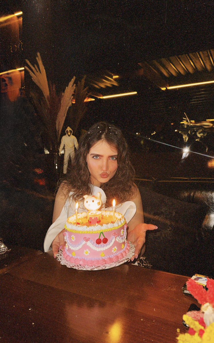 queenofdreammss's tweet photo. 🎂🎉بیبی تازه شده۲۴ https://t.co/Zy3g57Z0s5