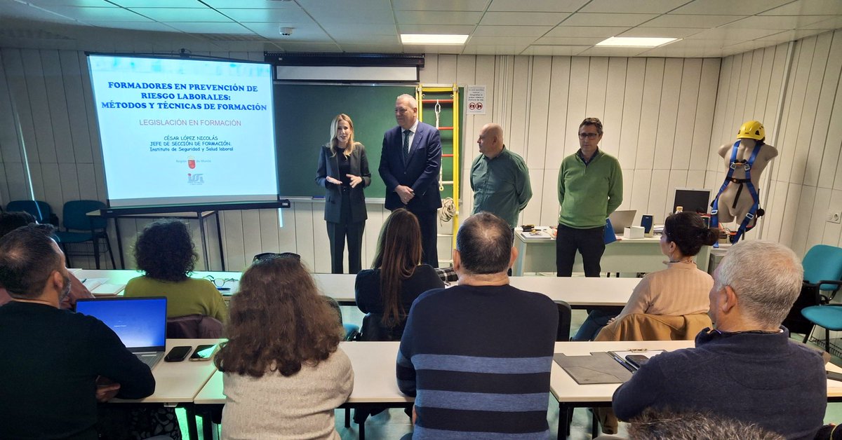 🔎La Comunidad potencia la prevención de riesgos laborales con 26 acciones formativas entre cursos, seminarios y jornadas divulgativas.

 📍Hoy la consejera inauguró un curso dirigido a los trabajadores del Instituto de Seguridad y Salud Laboral.

👇🏼
carm.es/web/pagina?IDC…