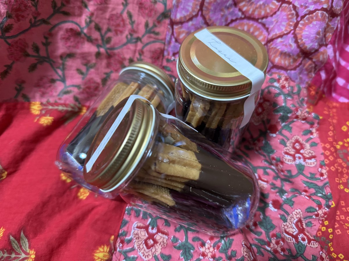 CALI_choco's tweet image. ラフカさんのげっと
「ハッキー」
ダークチョコをディップした
サブレクッキー