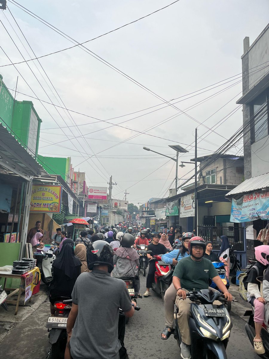 Hai FISIPAL’s👋
gimana puasanya?? belum mokel kan🤭xixi
kalian nyari takjil dimana ges? saran dong buat MINCIP😓bingung banget nii