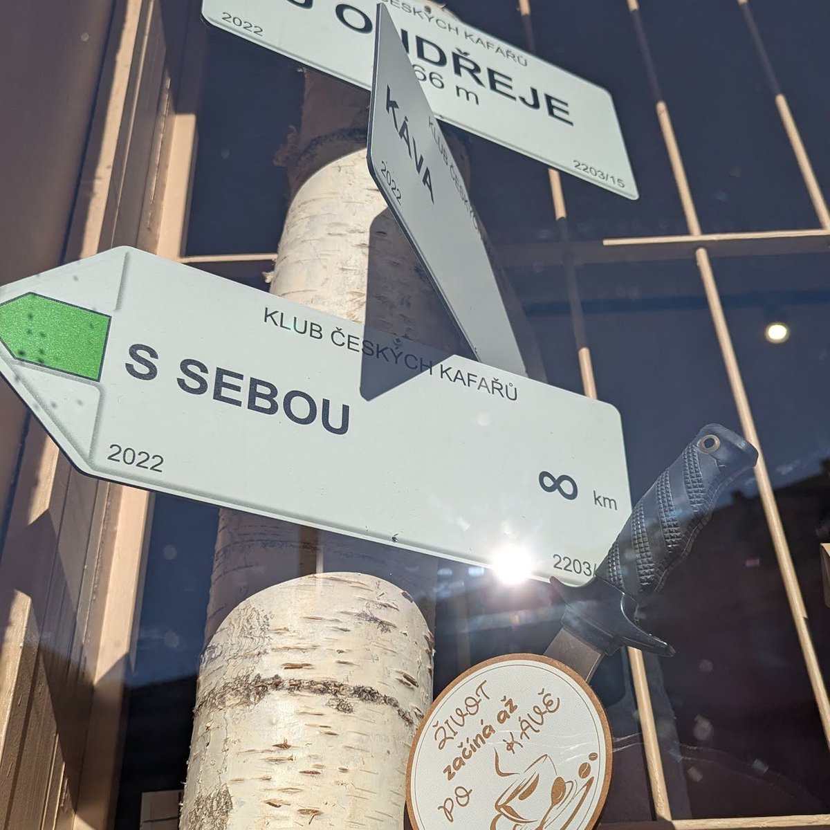 liberec_praz's tweet photo. Ták a jarní výloha je tu
#jaro #spring #kava #coffee #kawa #cafe #kaffee #coffeetime #prazirna #roastery #coffeeshop #libereckykraj #liberec #libereckaprazirna #visitliberec #vune #kavy https://t.co/C9SC8kAVlD